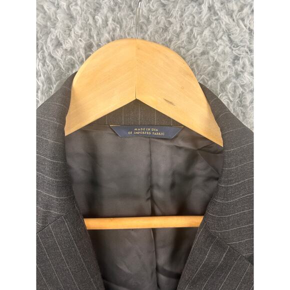 Brooks Brothers 1818 Collection men’s blazer in a gray pinstripe wool - Picture 14 of 16